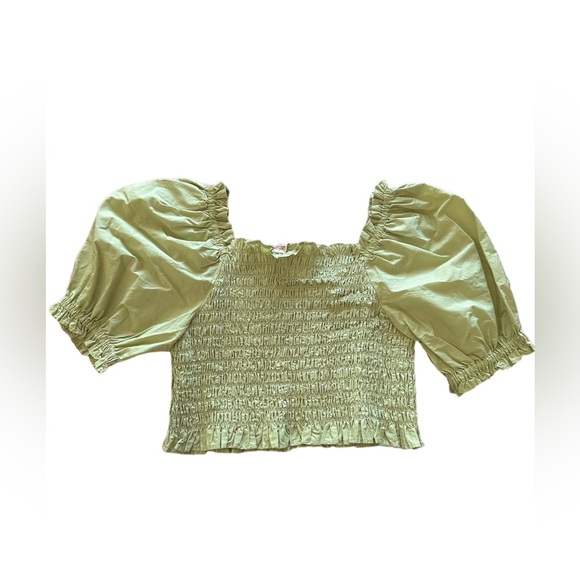 Levi's Tops - 💚 Levi's Light Green Smocked Puff Sleeve Crop Top